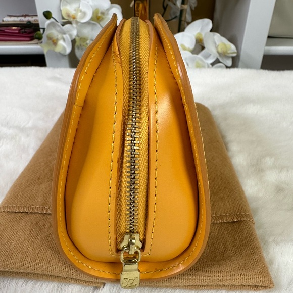 Like 🆕 Louis Vuitton Pouch Dauphine PM Epi Leather in Yellow - Preloved - Picture 6 of 16